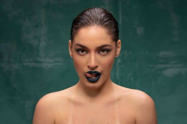 Como usar batom colorido