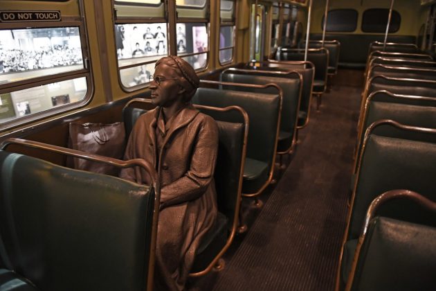 Estatua da Rosa Parks dentro do ônibus