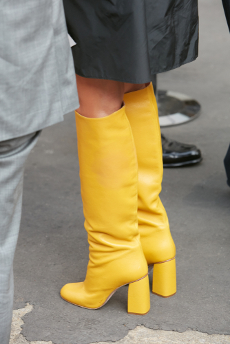 Illuminating yellow bota