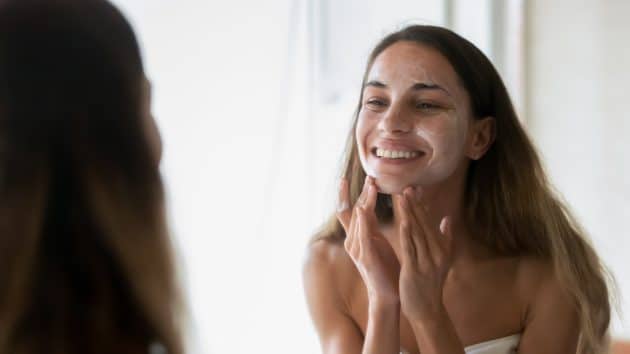 Benefícios de hidratar a pele do rosto
