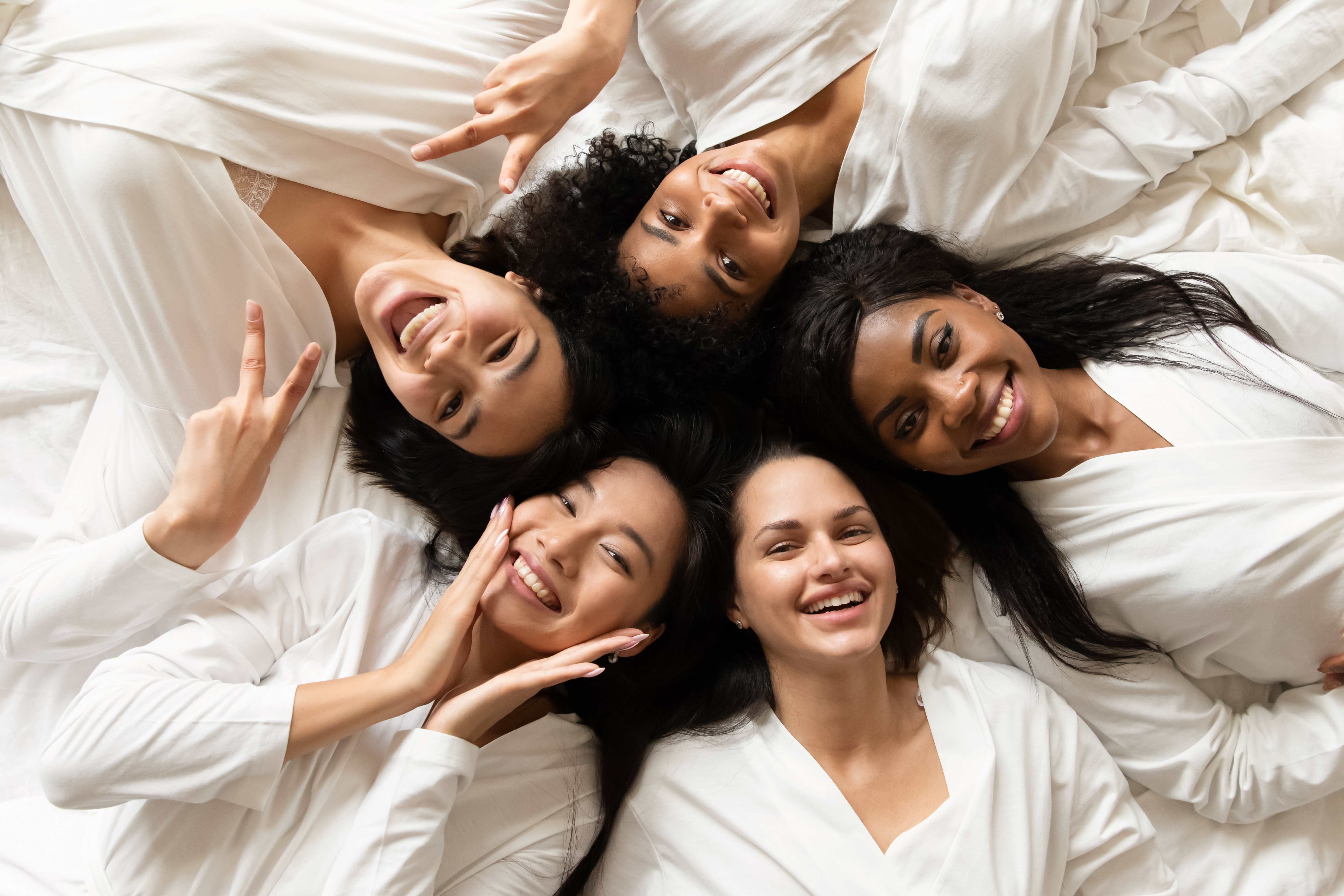  5 mulheres com diferentes tipos de pele