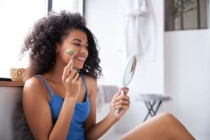 Massagem Facial: Conheça os benefícios da técnica e aprenda como fazer