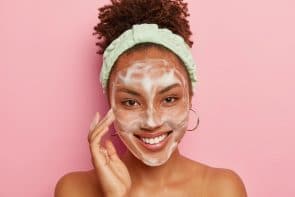 Sabonete para o rosto: a importância do produto para a higienização da pele