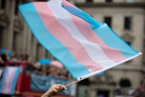 O que é transfobia e porque devemos debater o assunto?