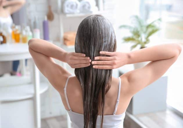 Aprenda como repor a massa do cabelo em casa