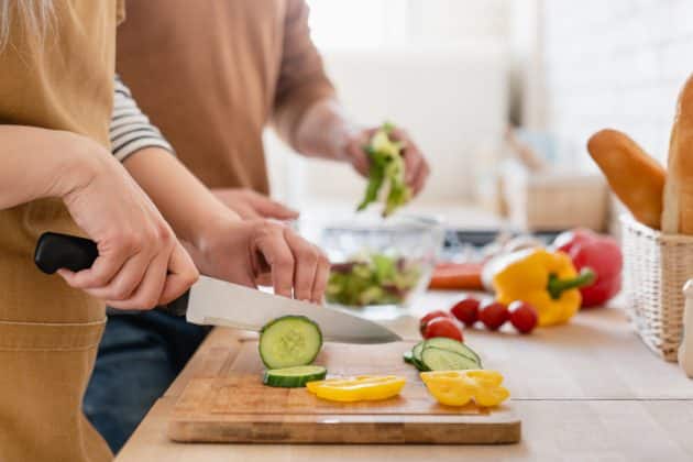 Alimentação balanceada para evitar a queda de cabelo na menopausa