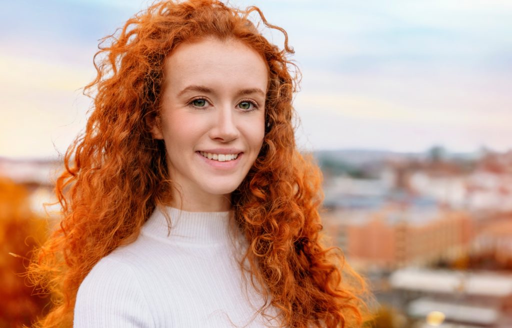 cabelo cacheado ruivo