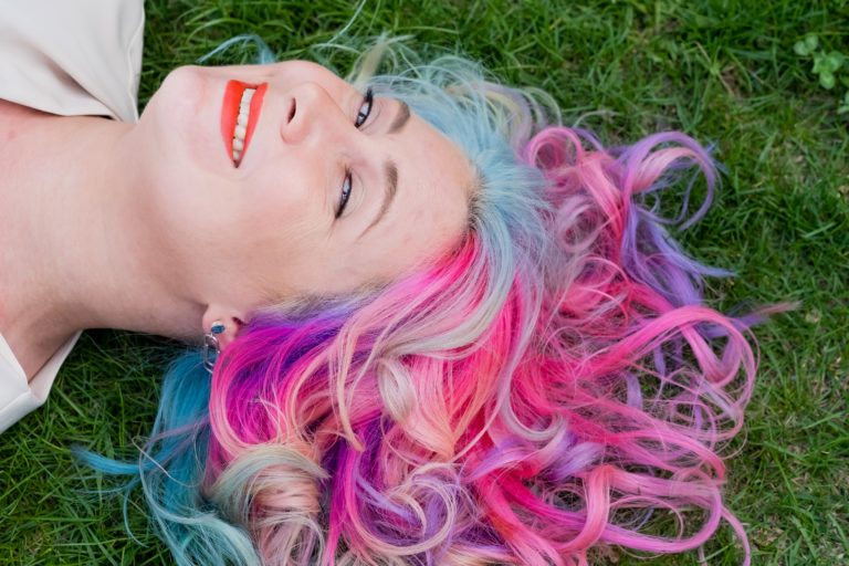 Cabelos com química: como manter a saúde dos fios no dia a dia