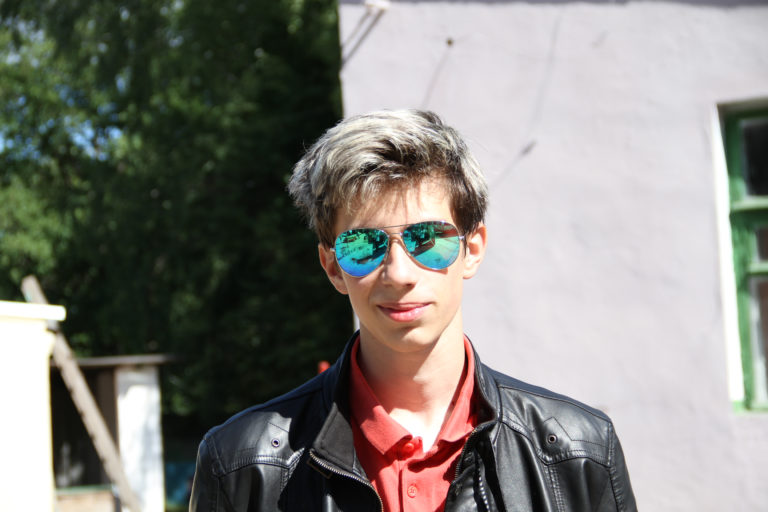 Cabelo masculino com luzes: estilos, cuidados e inspirações