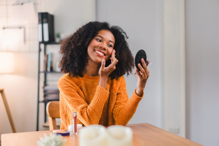 Maquiagem para pele oleosa: o que usar e evitar