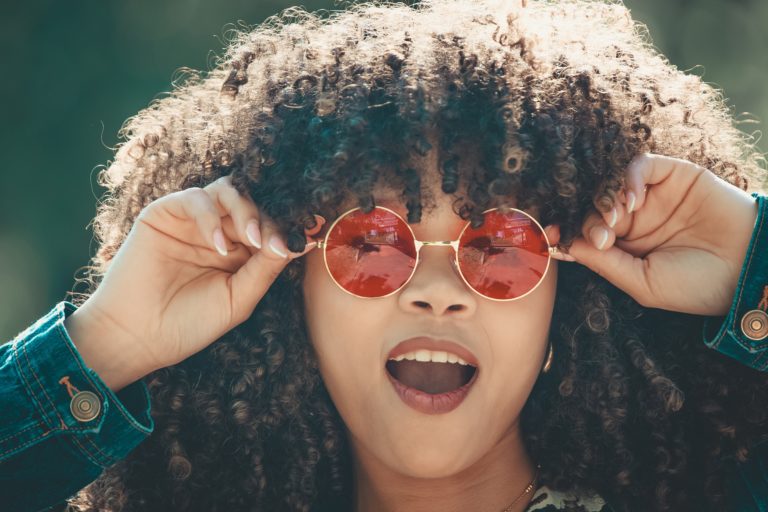 Hidratação profunda na prática: como potencializar o creme de pentear com sérum