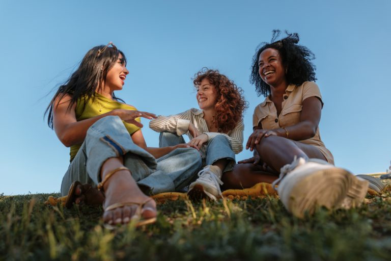 7 ideias de programas com amigas: beleza, diversão e conexão